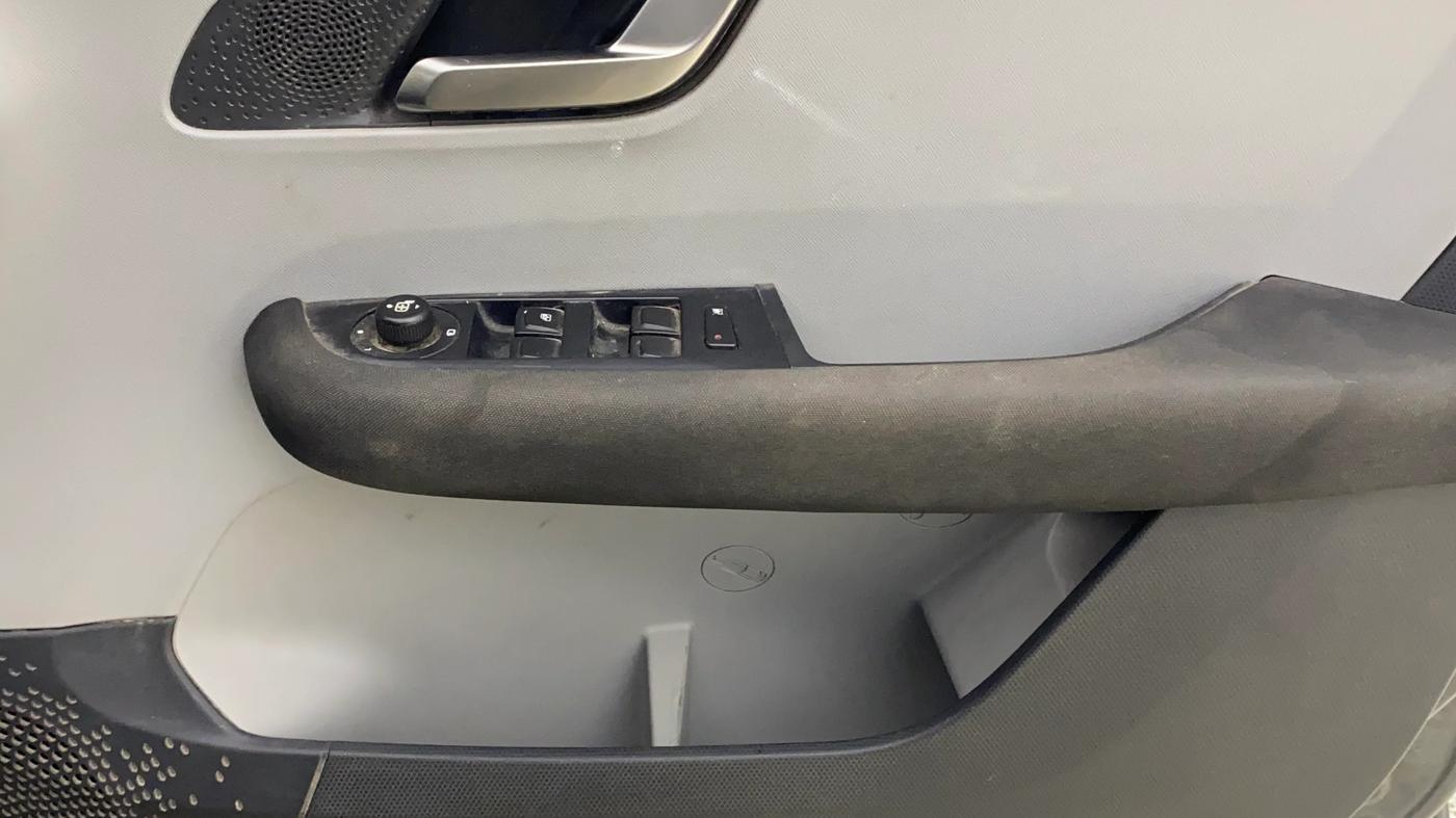 2020 Tata ALTROZ XZ PETROL, Petrol, Manual, 84,233 km, Driver Side Door Panels Control