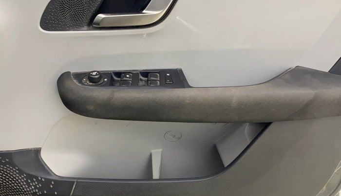 2020 Tata ALTROZ XZ PETROL, Petrol, Manual, 84,233 km, Driver Side Door Panels Control