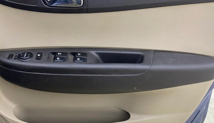 2013 Hyundai i20 SPORTZ 1.2, Petrol, Manual, 76,464 km, Driver Side Door Panels Control