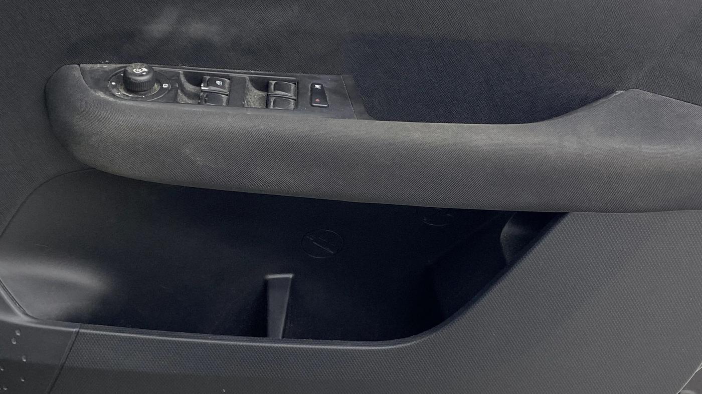 2021 Tata ALTROZ XZ PLUS PETROL DARK EDITION, Petrol, Manual, 26,075 km, Driver Side Door Panels Control