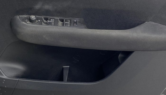 2021 Tata ALTROZ XZ PLUS PETROL DARK EDITION, Petrol, Manual, 26,112 km, Driver Side Door Panels Control