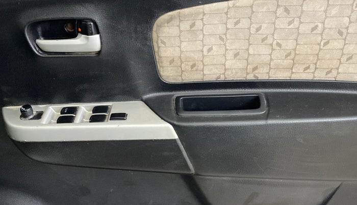 2015 Maruti Wagon R 1.0 VXI, CNG, Manual, 94,304 km, Driver Side Door Panels Control