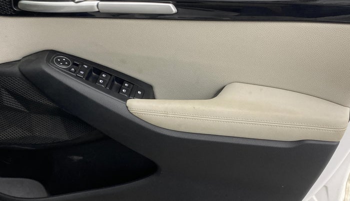 2023 KIA SELTOS HTX PETROL 1.5, Petrol, Manual, 29,874 km, Driver Side Door Panels Control