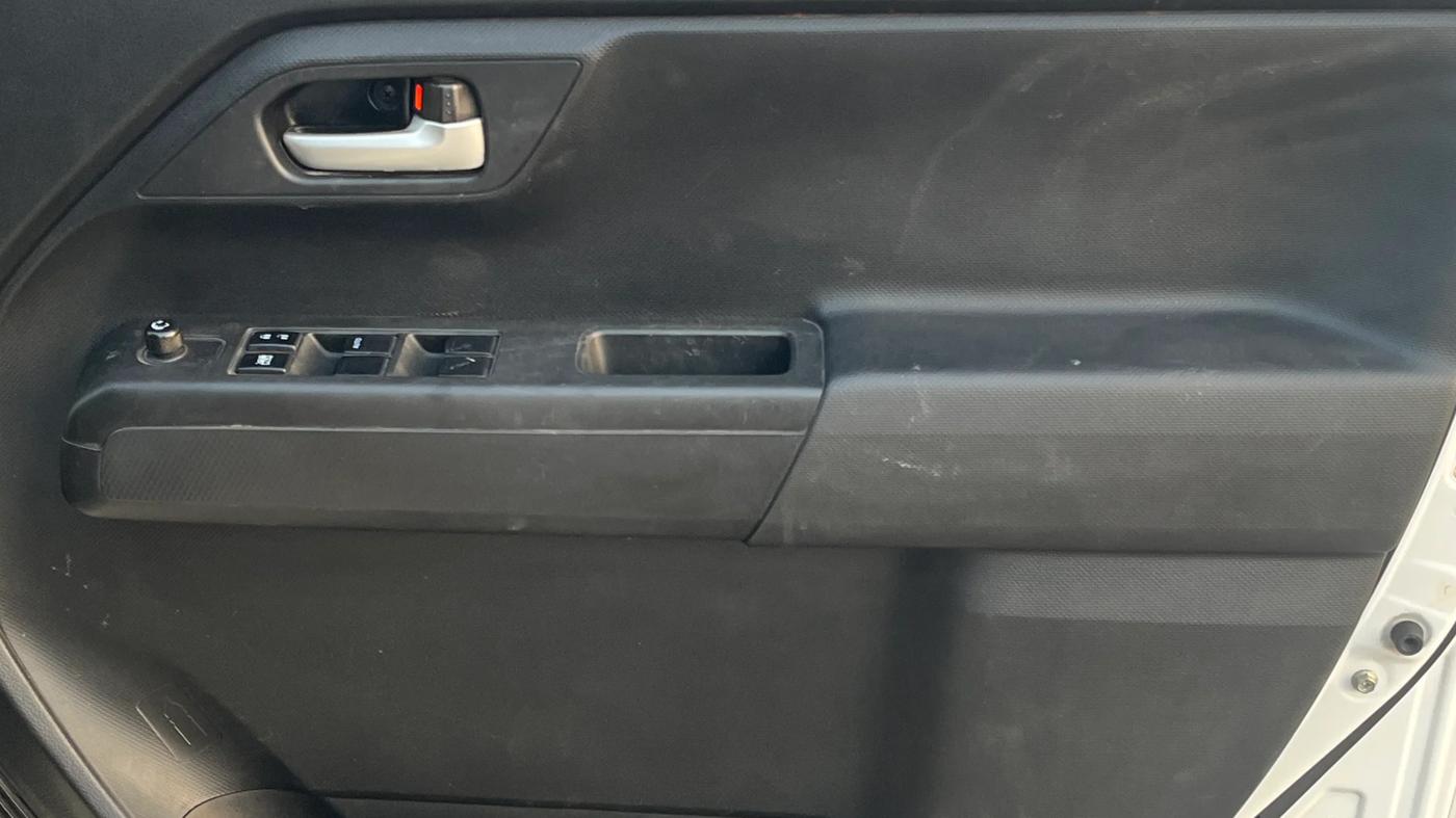 2019 Maruti New Wagon-R VXI 1.0, Petrol, Manual, 65,314 km, Driver Side Door Panels Control