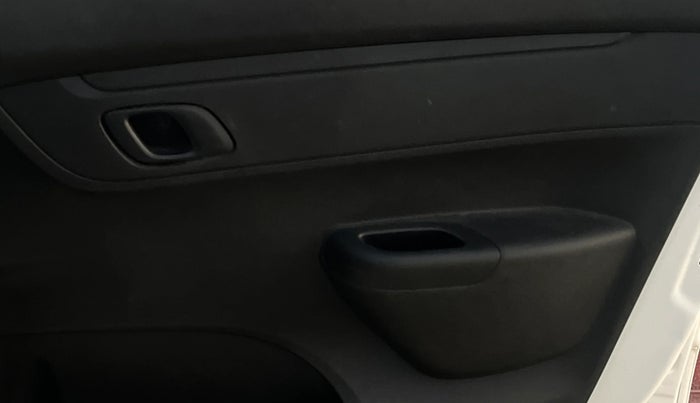 2024 Renault Kwid RXT 1.0 AMT, Petrol, Automatic, 18,999 km, Driver Side Door Panels Control