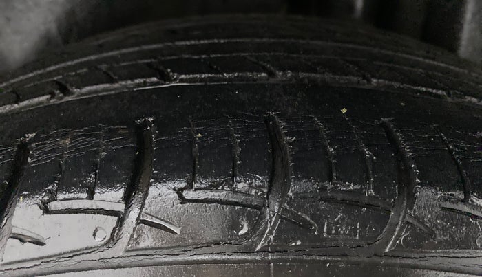 2017 Maruti Ciaz ZETA 1.4  AT PETROL, Petrol, Automatic, 52,870 km, Left Rear Tyre Tread