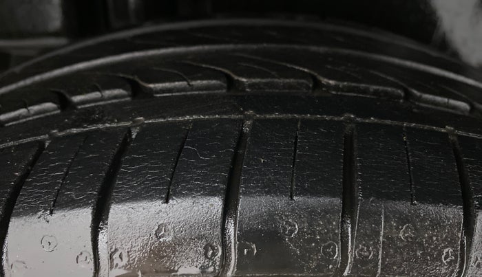 2017 Maruti Ciaz ZETA 1.4  AT PETROL, Petrol, Automatic, 52,870 km, Right Rear Tyre Tread