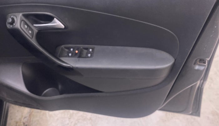 2022 Volkswagen Polo HIGHLINE PLUS 1.0L TSI, Petrol, Manual, 65,093 km, Driver Side Door Panels Control