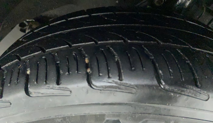 2013 Ford Figo 1.4 ZXI DURATORQ, Diesel, Manual, 75,455 km, Right Front Tyre Tread