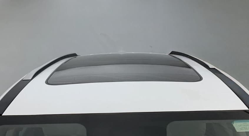 2022 Mahindra XUV700 AX 7 LUXURY D AT 7 STR, Diesel, Automatic, 43,313 km, Moonroof/ Sunroof