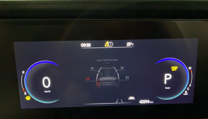 2022 Mahindra XUV700 AX 7 LUXURY D AT 7 STR, Diesel, Automatic, 43,313 km, Odometer Image