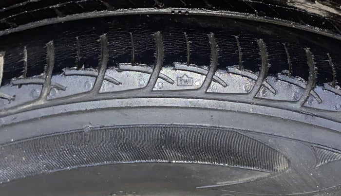2015 Maruti Ciaz ZXI, Petrol, Manual, 1,05,263 km, Right Rear Tyre Tread