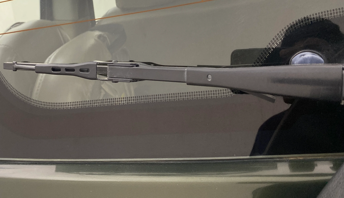 2017 Mahindra TUV300 T8, Diesel, Manual, 75,303 km, Rear Wiper