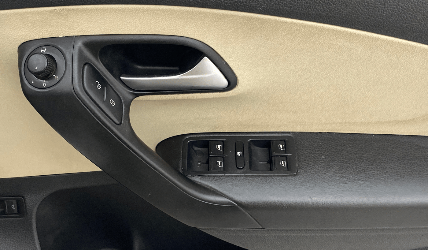 2019 Volkswagen Vento HIGHLINE PLUS 1.2 AT 16 ALLOY, Petrol, Automatic, 89,842 km, Driver Side Door Panels Control