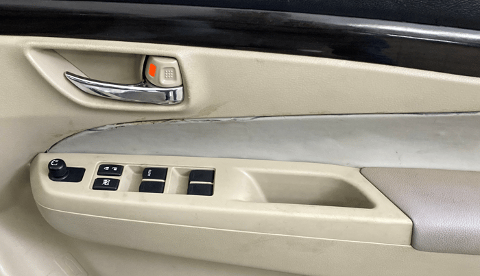 2017 Maruti Ciaz DELTA 1.4 MT PETROL, Petrol, Manual, 1,02,550 km, Driver Side Door Panels Control