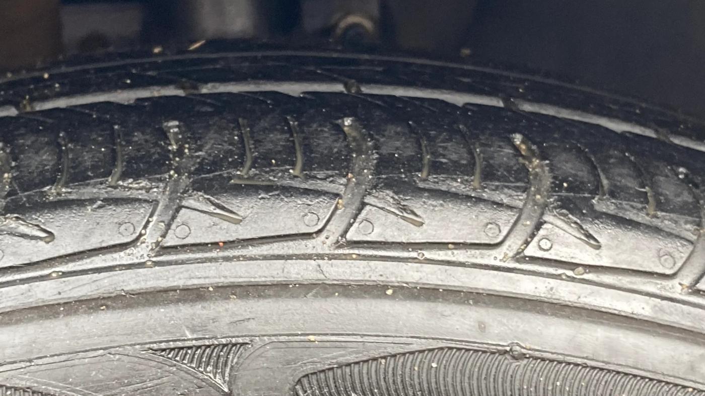 2015 Volkswagen Polo HIGHLINE1.2L, Petrol, Manual, 76,923 km, Right Front Tyre Tread