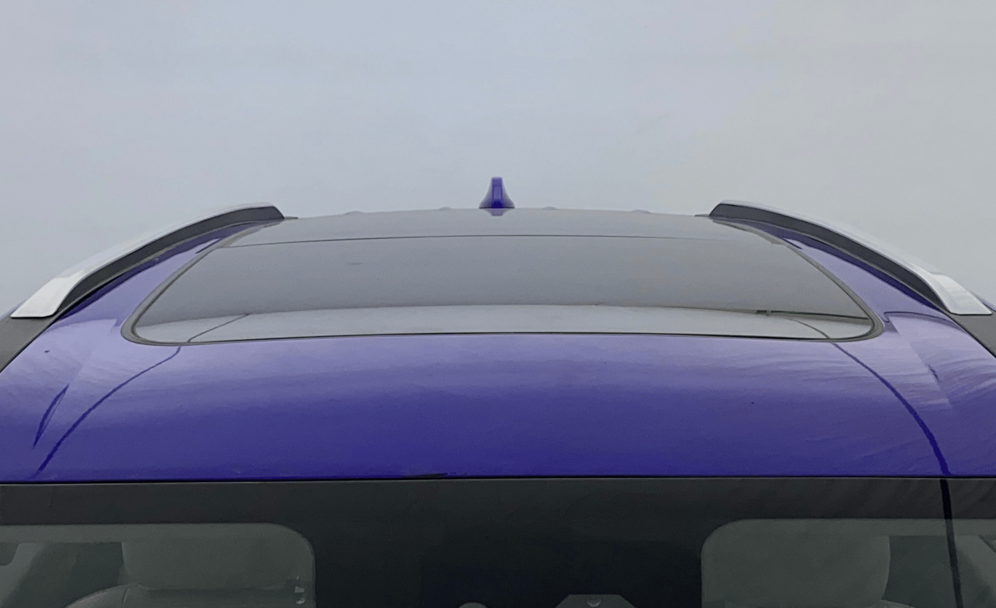 2021 Mahindra XUV700 AX 7 LUXURY P AT 7 STR, Petrol, Automatic, 1,21,757 km, Moonroof/ Sunroof