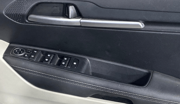 2021 KIA SONET HTX 1.0 IMT, Petrol, Manual, 27,603 km, Driver Side Door Panels Control
