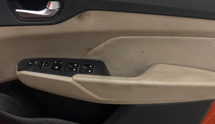 2017 Hyundai Verna 1.6 CRDI SX + AT, Diesel, Automatic, 84,837 km, Driver Side Door Panels Control