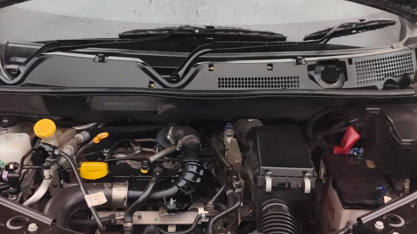 2024 Nissan MAGNITE XV PREMIUM TURBO CVT, Petrol, Automatic, 7,047 km, Engine View