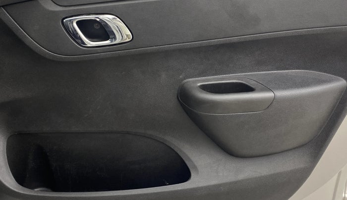 2019 Renault Kwid RXT 1.0 (O), Petrol, Manual, 50,647 km, Driver Side Door Panels Control