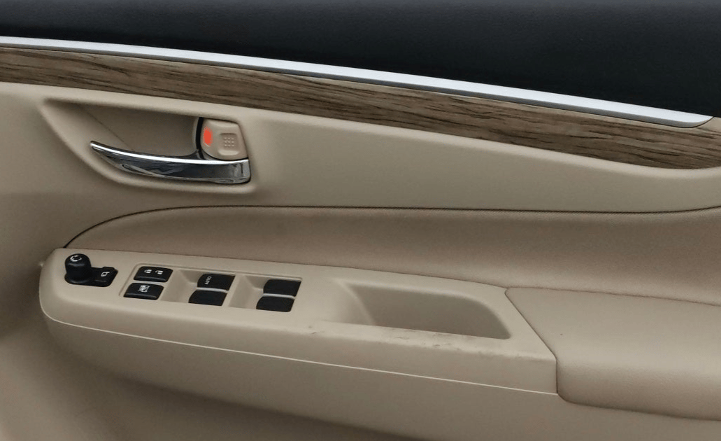 2022 Maruti Ciaz ZETA 1.5 SHVS MT PETROL, Petrol, Manual, 41,768 km, Driver Side Door Panels Control