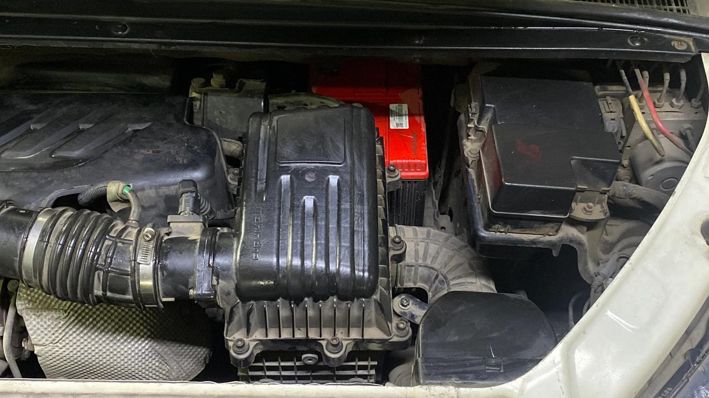 2018 Mahindra MARAZZO M6 8 STR, Diesel, Manual, 1,14,645 km, Engine View - Left