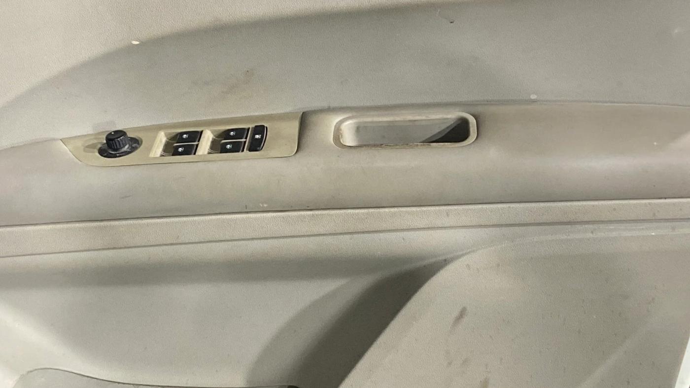 2018 Mahindra MARAZZO M6 8 STR, Diesel, Manual, 1,14,645 km, Driver Side Door Panels Control