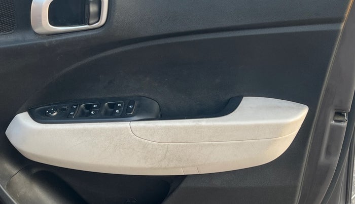 2022 Hyundai VENUE S(O) 1.2, Petrol, Manual, 1,31,745 km, Driver Side Door Panels Control