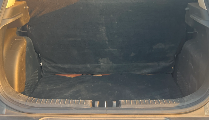 2022 Hyundai VENUE S(O) 1.2, Petrol, Manual, 1,31,745 km, Boot Inside