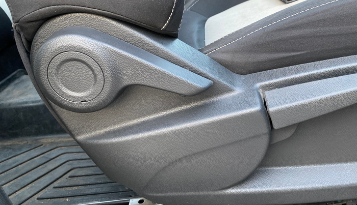 2024 MG ASTOR Sprint 1.5 MT (Ivory), Petrol, Manual, 10,855 km, Driver Side Adjustment Panel