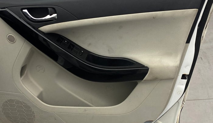 2022 Tata NEXON XZ PLUS DIESEL, Diesel, Manual, 96,471 km, Driver Side Door Panels Control