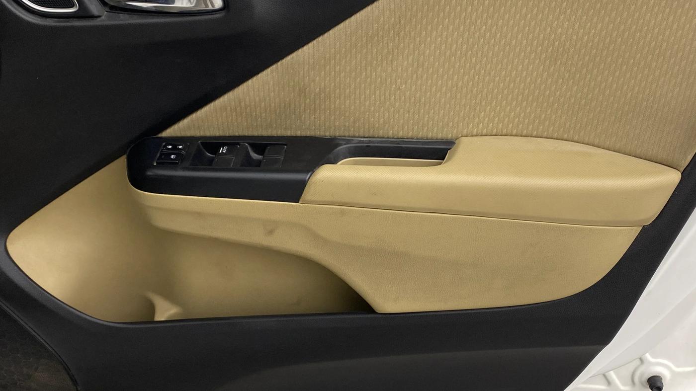 2022 Honda City 1.5L I-VTEC V MT 5TH GEN, Petrol, Manual, 45,734 km, Driver Side Door Panels Control