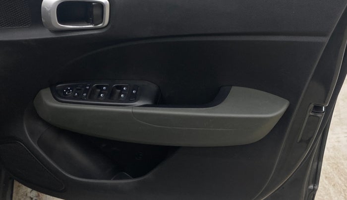 2021 Hyundai VENUE SX 1.0 TURBO IMT, Petrol, Manual, 25,736 km, Driver Side Door Panels Control