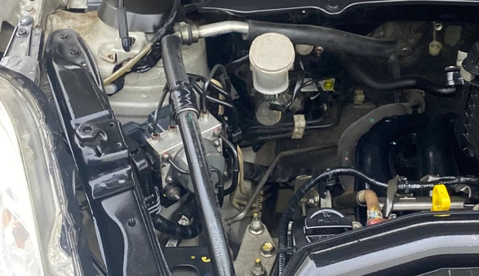 2016 Maruti Swift VXI O, Petrol, Manual, 66,684 km, Engine View - Right