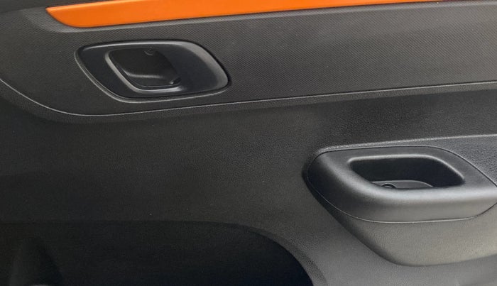 2018 Renault Kwid CLIMBER 1.0 AMT, Petrol, Automatic, 81,122 km, Driver Side Door Panels Control