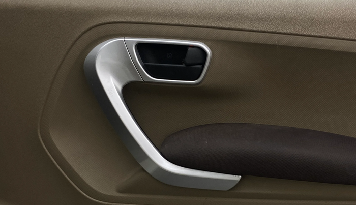 2017 Mahindra TUV300 T8 AMT, Diesel, Automatic, 55,159 km, Driver Side Door Panels Control