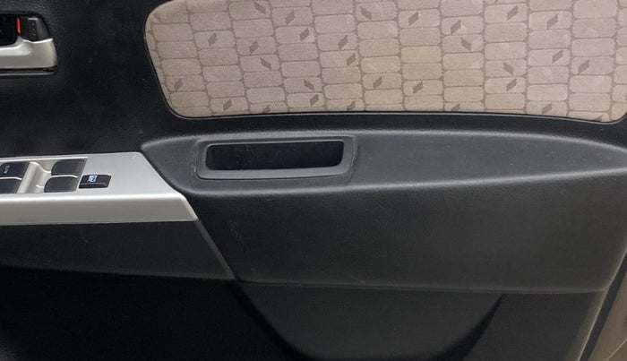 2016 Maruti Wagon R 1.0 VXI AMT, Petrol, Automatic, 68,151 km, Driver Side Door Panels Control
