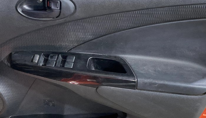 2017 Toyota Etios CROSS 1.2 G, Petrol, Manual, 1,09,423 km, Driver Side Door Panels Control