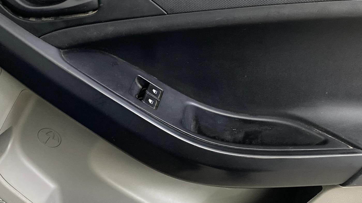 2018 Tata NEXON XE PETROL, Petrol, Manual, 84,911 km, Driver Side Door Panels Control
