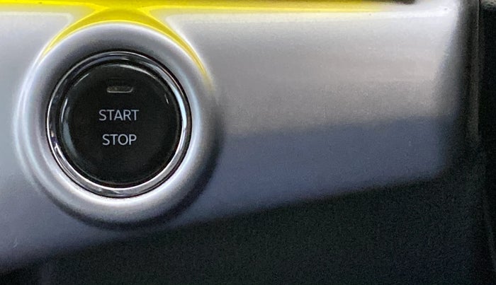 2022 Mahindra XUV700 AX 7 LUXURY D MT 7 STR, Diesel, Manual, 58,100 km, Keyless Start/ Stop Button