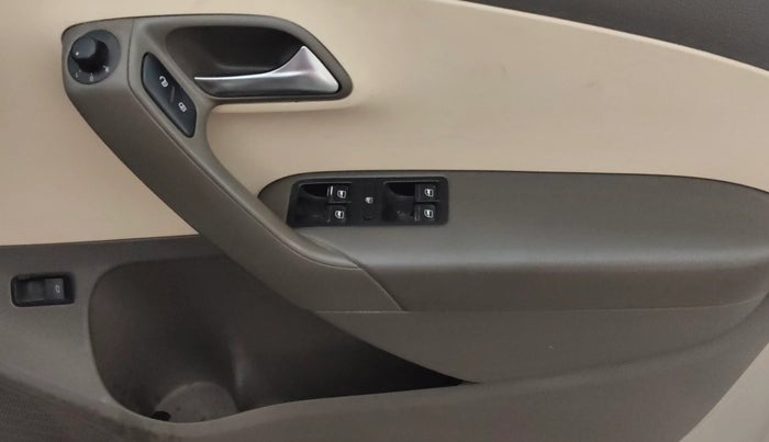 2013 Volkswagen Vento HIGHLINE 1.6 MPI, Petrol, Manual, 38,977 km, Driver Side Door Panels Control