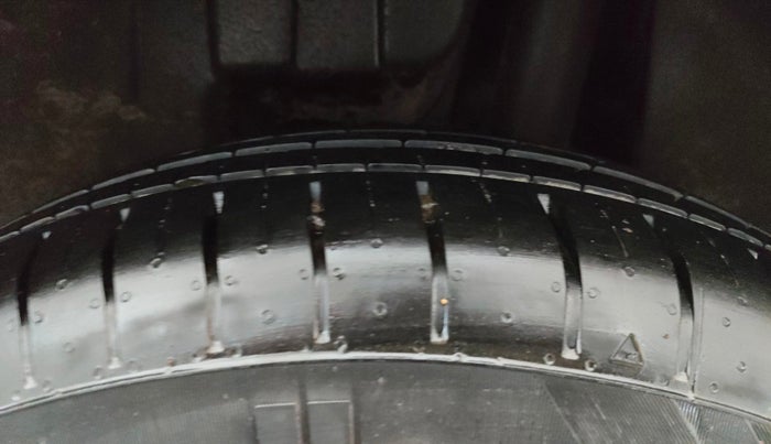 2021 Renault TRIBER RXZ AMT, Petrol, Automatic, 51,472 km, Right Front Tyre Tread