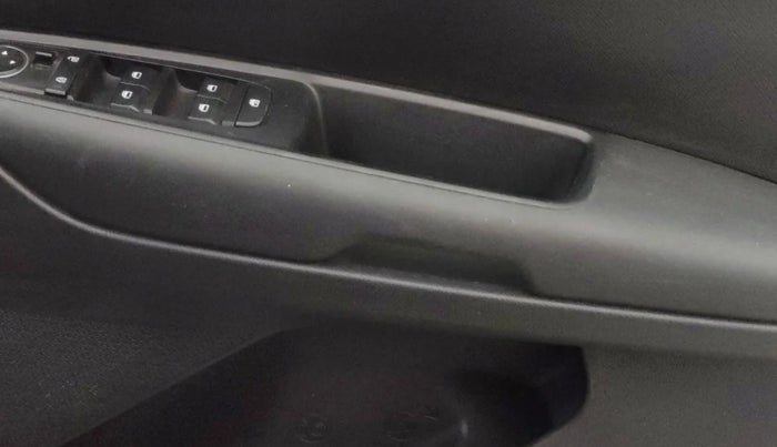 2021 KIA SONET HTK 1.2, Petrol, Manual, 15,178 km, Driver Side Door Panels Control