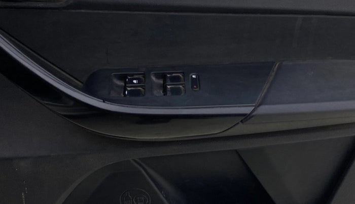 2018 Tata TIAGO NRG PETROL, CNG, Manual, 88,842 km, Driver Side Door Panels Control