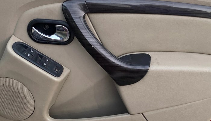 2013 Nissan Terrano XV 85 PS DIESEL, Diesel, Manual, 98,076 km, Driver Side Door Panels Control