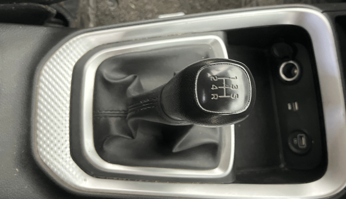 2021 KIA SONET HTK PLUS 1.2, Petrol, Manual, 29,739 km, Gear Lever