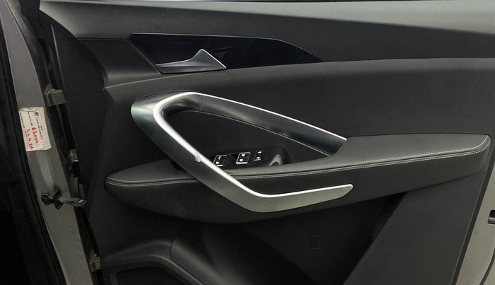 2019 MG HECTOR SHARP HYBRID 1.5 PETROL, Petrol, Manual, 77,725 km, Driver Side Door Panels Control