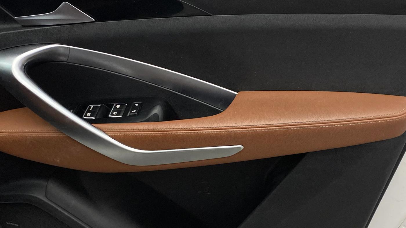 2022 MG HECTOR PLUS SHARP 1.5 PETROL TURBO HYBRID MT 6-STR, Petrol, Manual, 91,014 km, Driver Side Door Panels Control