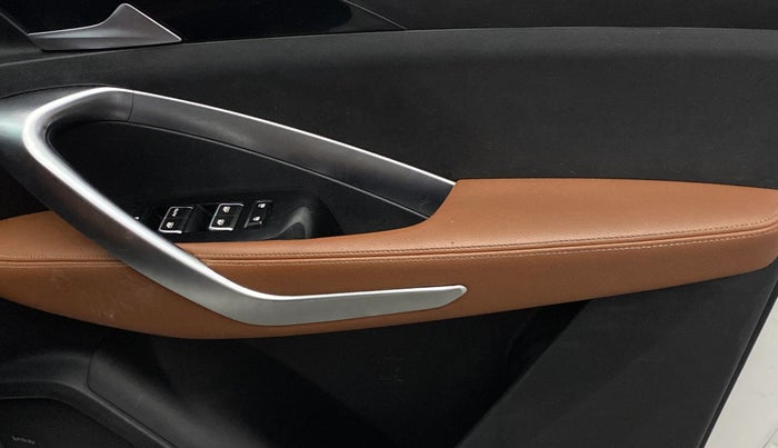 2022 MG HECTOR PLUS SHARP 1.5 PETROL TURBO HYBRID MT 6-STR, Petrol, Manual, 91,014 km, Driver Side Door Panels Control